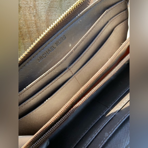 Michael Kors Tiger Stripe Wallet​​ - Picture 3 of 5